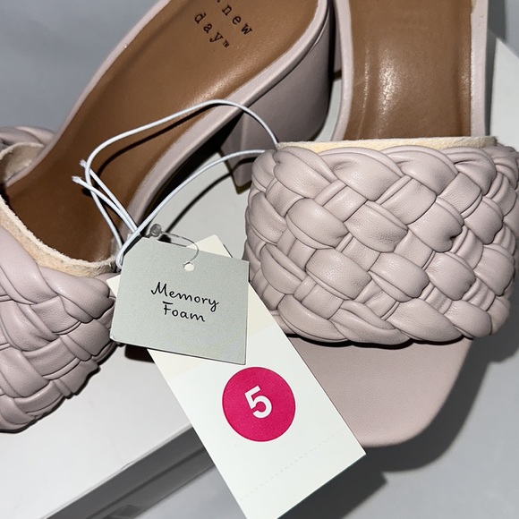 Light Lavender 2.5” Chunky Heel Mule Woven Strap Memory Foam Slide - Picture 10 of 10